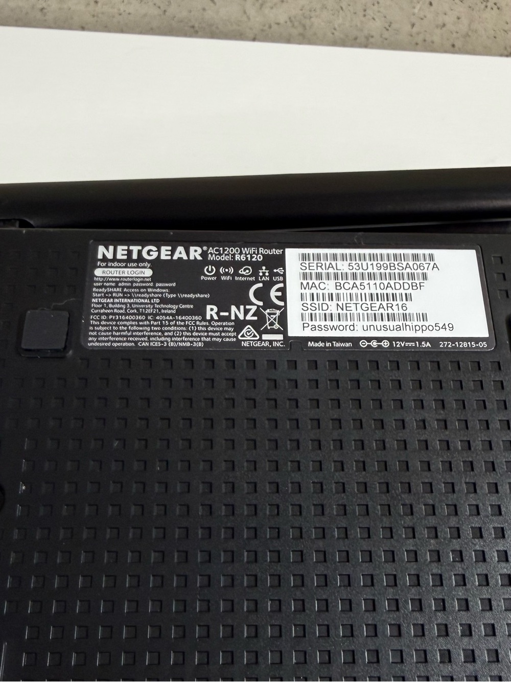 NETGEAR AC1200 R6120 Dual Band WiFi Router - Picture 8 of 8